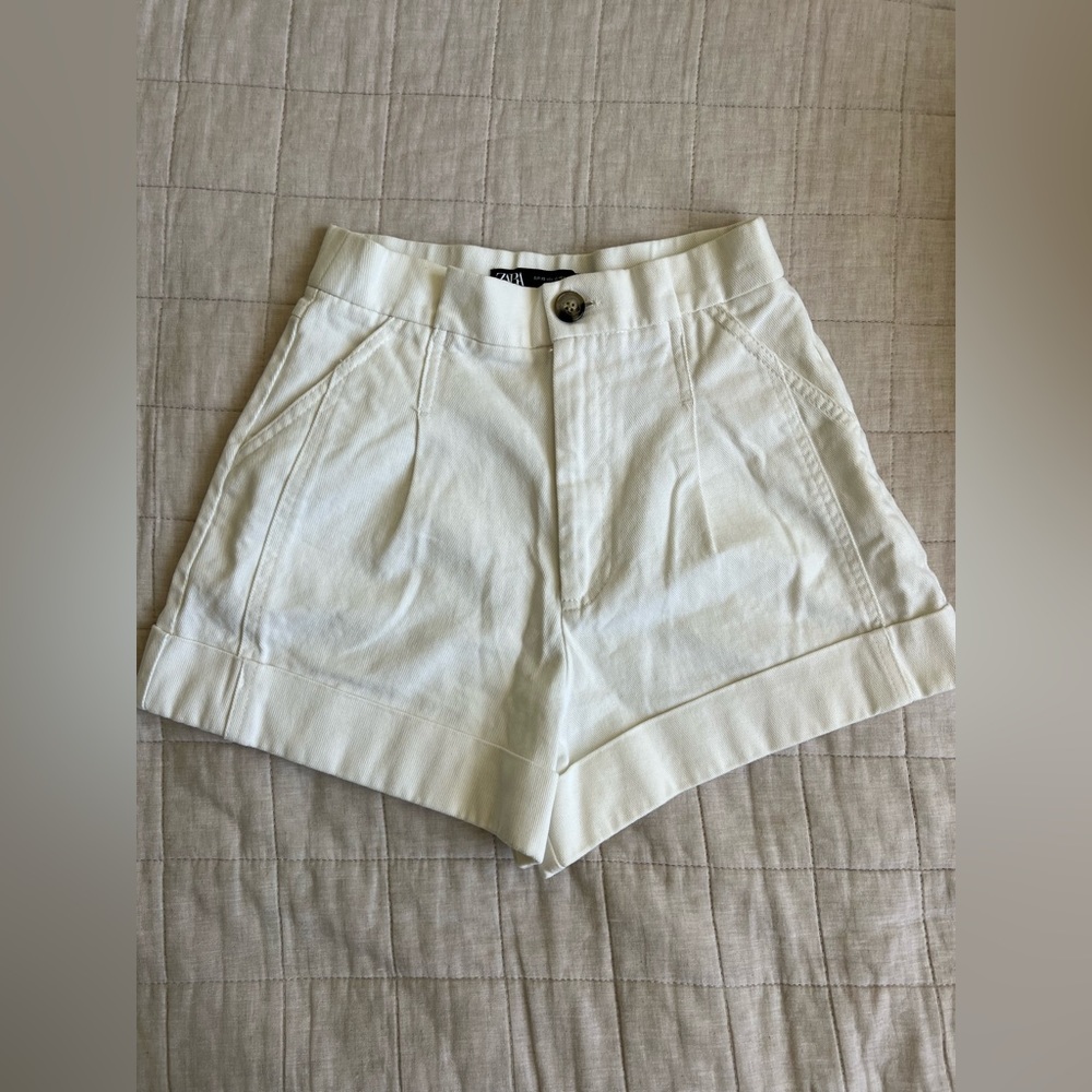 ZARA white denim shorts, size xs